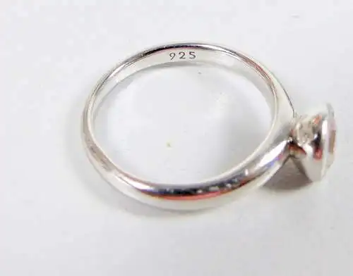 Ring aus 925 Silber mit weißem Edelstein, Gr. 56/Ø 17,8 mm  (da6132)