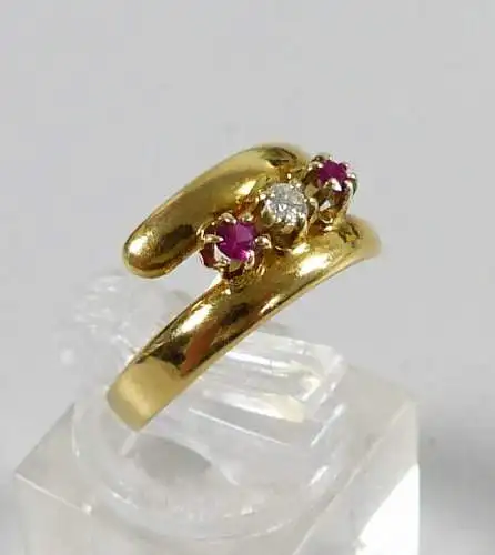 Ring aus 900 Gelbgold mit Diamant und 2 Rubinen, Gr. 53/Ø 16,8 mm  (da5622)