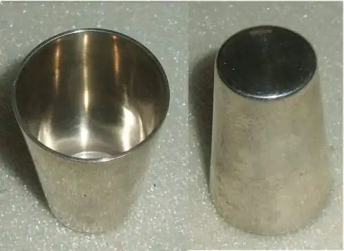 Ein toller alter Schnaps-Becher aus 835er Silber, graviert HHV 1952  (da5014)