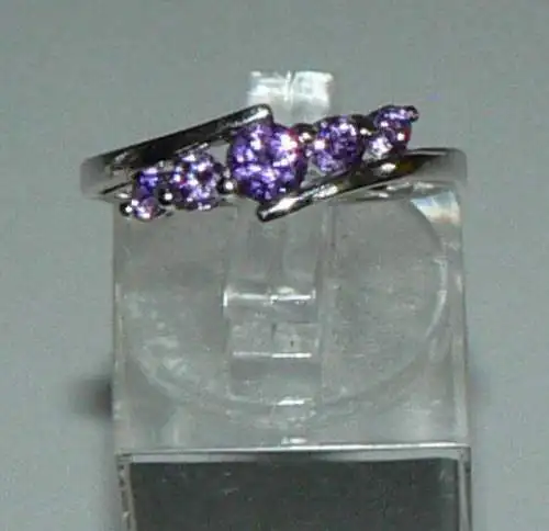 Ring aus 925er Silber mit amethystfarbenen Steinen, Gr. 54/Ø 17,2 mm  (da4285)