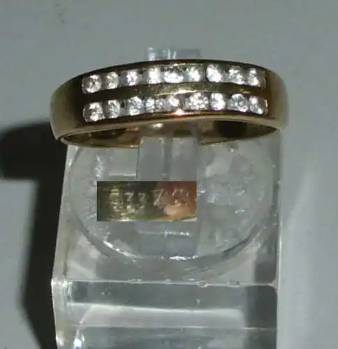 Ring aus 333er Gold mit weißen Steinen   (da4223)