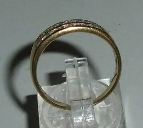 Ring aus 333er Gold mit weißen Steinen   (da4223)