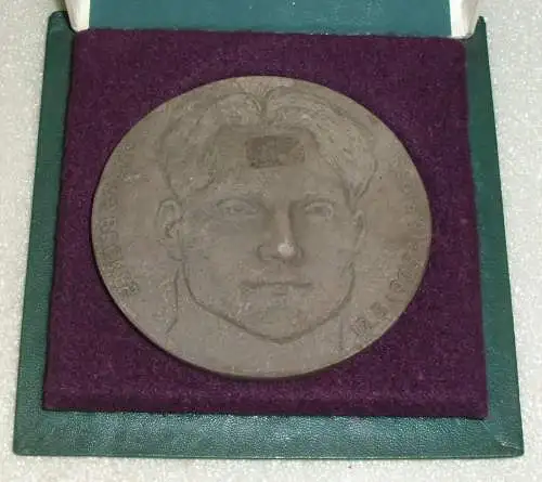 Medaille NVA Arthur Becker Medaille Militärbezirk Keramik  in OVP (da3929)
