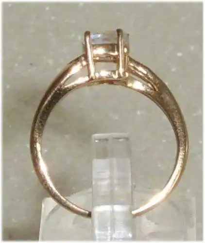 Ring aus 375er/9 K Gelbgold mit weißen Steinen,  Gr. 51 Ø 16,2 mm  (da3541)
