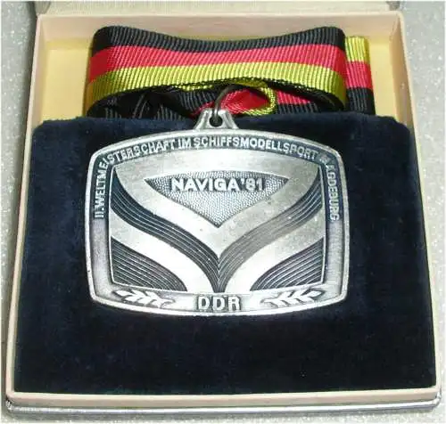 DDR Medaille II. Weltmeisterschaft im Schiffsmodellsport  in OVP (da3307)