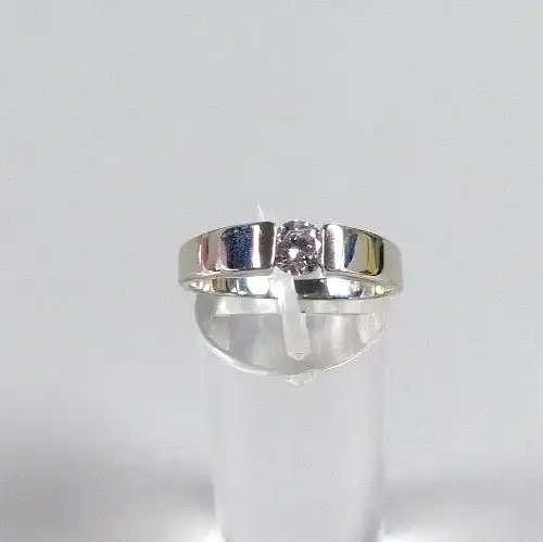 Ring aus 925 Silber  mit weißem Stein Größe 60