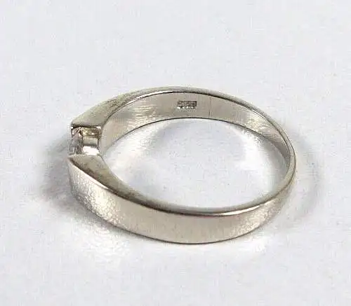 Ring aus 925 Silber  mit weißem Stein Größe 60