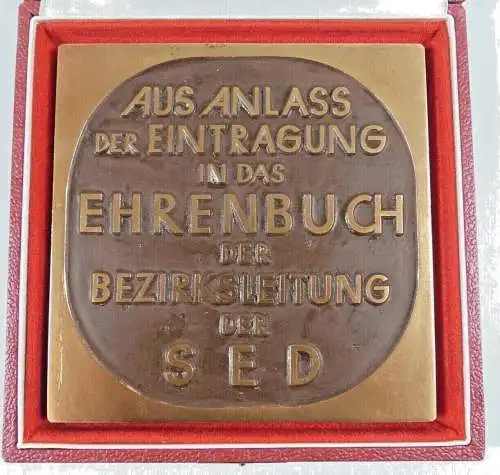 Medaille Aus Anlass der Eintragung in das Ehrenbuch der SED  in OVP (da3890)