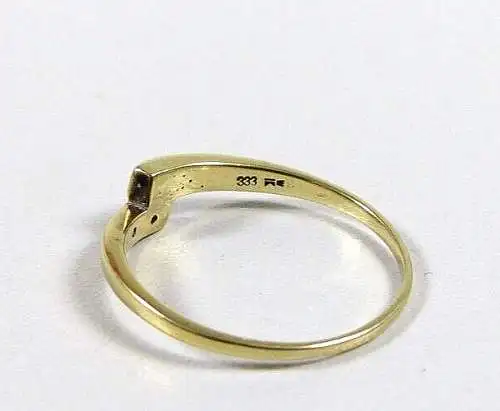 Ring aus 333 Gold mit Rubinen und zwei winzigen Diamanten Größe 60