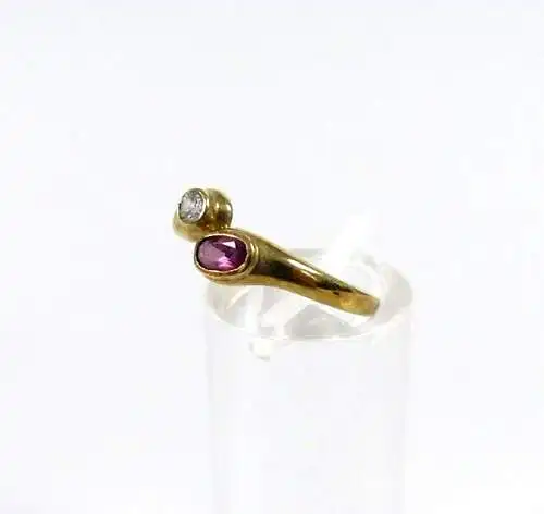 Ring aus 333 Gold mit Amethyst und Zirkonia  Größe 56