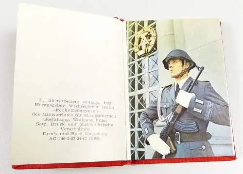 Ehrengeschenk MfS Wachregiment Berlin Feliks Dzierzynski Buch Medaille in OVP