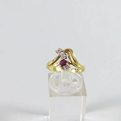 Ring aus 585 Gold  mit Rubin und Diamanten Größe 55