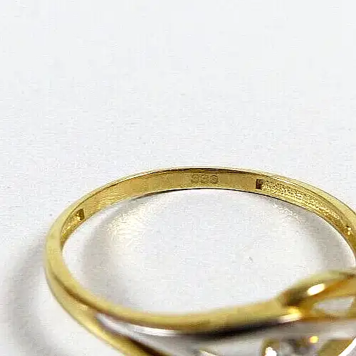 Ring aus 333 Gold mit Zirkonia Größe 63  neuwertig