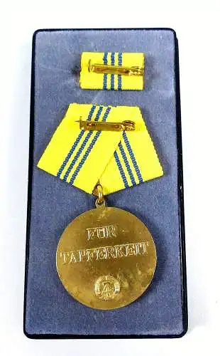 Original alte DDR Blücher Medaille für Tapferkeit Bartel 224 b in OVP