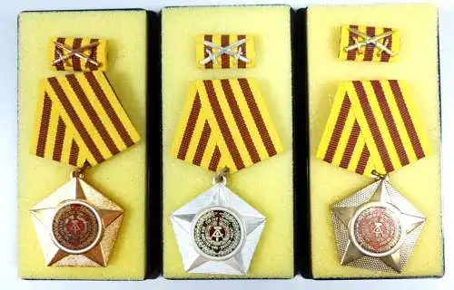 3 original alte Kampforden Gold und Silber und Bronze in OVP