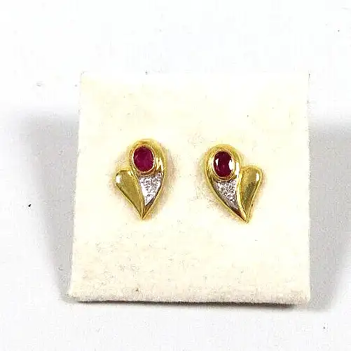 Ohrringe Stecker  aus 585 Gold mit jeweils 3 Diamanten  je 0,1 ct. und Rubin 0