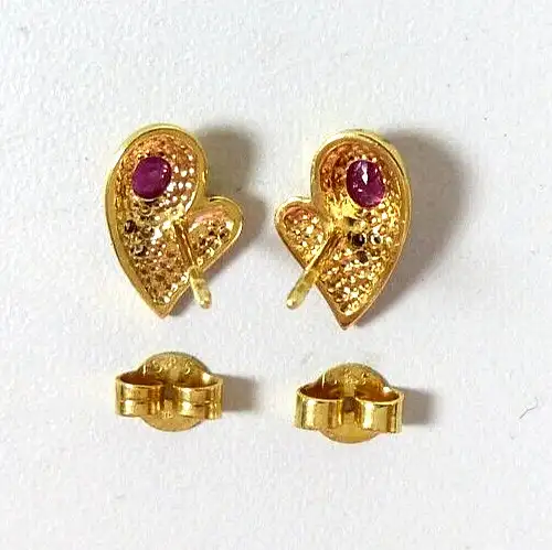 Ohrringe Stecker  aus 585 Gold mit jeweils 3 Diamanten  je 0,1 ct. und Rubin 1