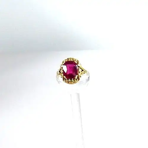 Ring aus 585 Gold mit Rubin Größe 52