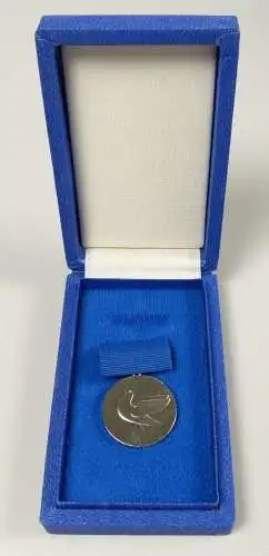 Verdienstmedaille für die Stärkung der Friedensbewegung der DDR in OVP (da5452)