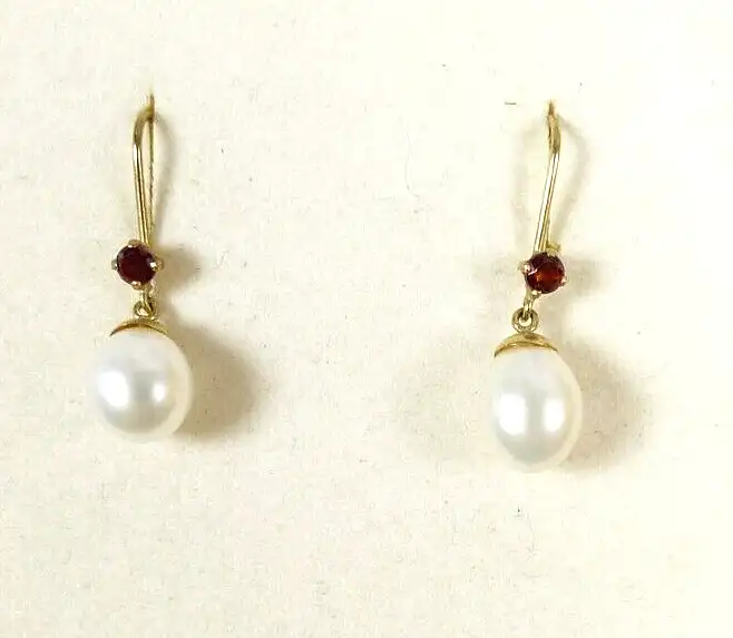 Ohrringe mit Perle und Rubin aus 333 Gold 0
