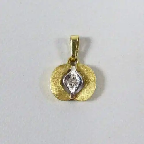 Anhänger aus 585 Gold mit kleinem Diamant  