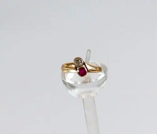 Toller sehr edler Ring Gr. 53  aus 585 Gold mit Diamant 0,2 ct. und Rubin