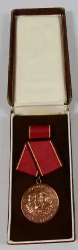 DDR Verdienstmedaille der NVA National Volksarmee in OVP Bartel 147 d (da6146)