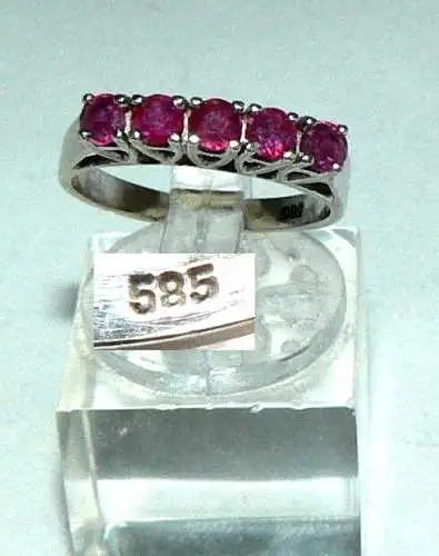 Ring aus 585  Weißgold mit fünf Rubinen, Gr. 52/Ø 16,6 mm