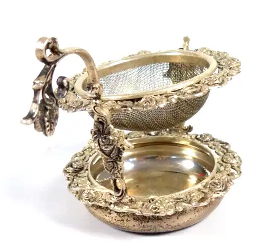 Teesieb mit Abtropfschale mit Rosen aus 835 Silber signiert CB 1