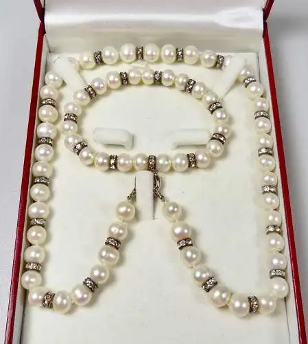Kette und Armband mit Zuchtperlen und weißen Steinen in OVP  (da5919)