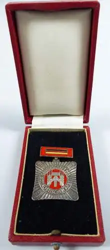 original altes Abzeichen DDR  Gemeinschaft der Sozialistischen ArbeitBartel 75 b