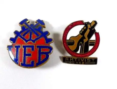 DDR 2 original alte emaillierte Aktivisten Abzeichen