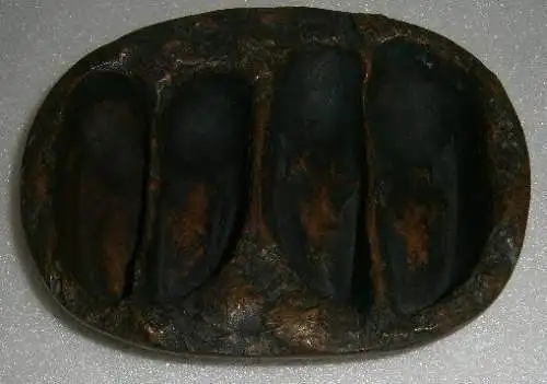 Toller alter Aschenbecher aus Bronze Wildscheinhufe/Jagdaschenbecher