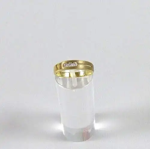 Ring aus 333 Gold  mit  weißen Steinen  Größe 56