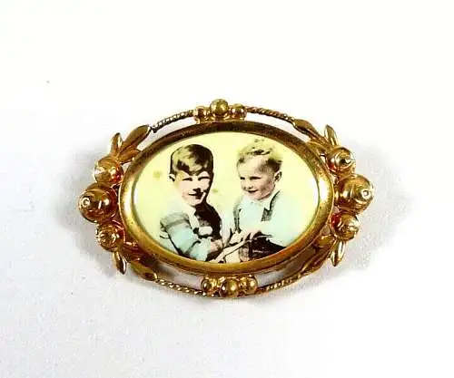 alte  Double Brosche mit Kinderbild
