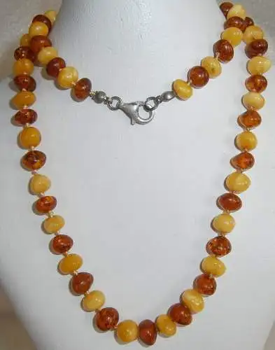 Sehr edle Kette aus Bernsteinen/Amber zweifarbig mit Schloß aus 925 Silber