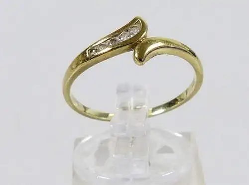 Ring aus 333 Gold mit weißen Steinen, Gr. 57/Ø 18 mm  (da6595)
