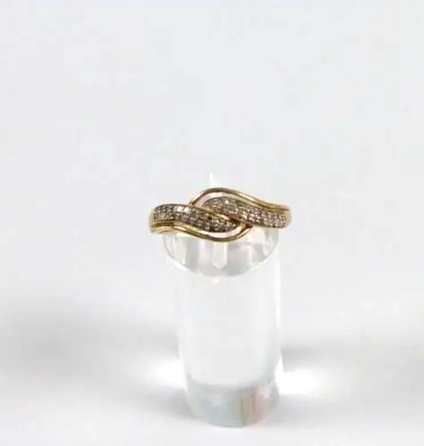 Ring aus 375 Gold mit kleinen Diamanten 0,2 ct., Gr. 66
