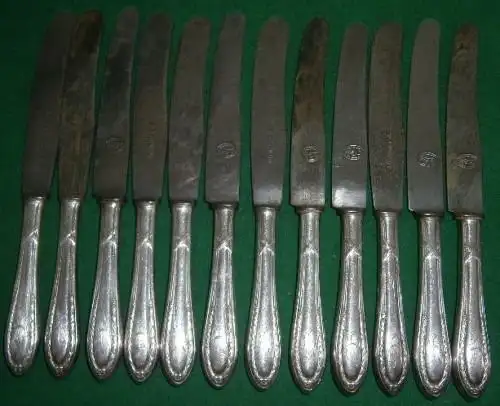 12 alte Dessert-Messer 90 und 60 Silberauflage mit Monogramm "LH" oder "HL"