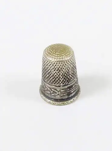 sehr schöner alter Fingerhut versilbert (da6357)