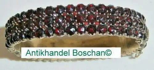 Toller Armreif aus Doublé mit Granate