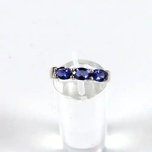 Ring aus 925 Silber mit blauen Steinen