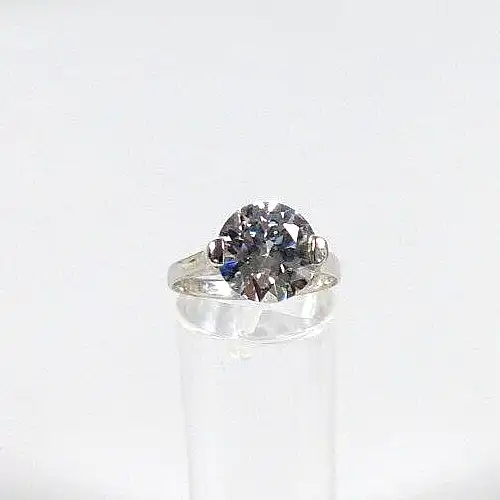Ring aus 925 Silber mit Kristall