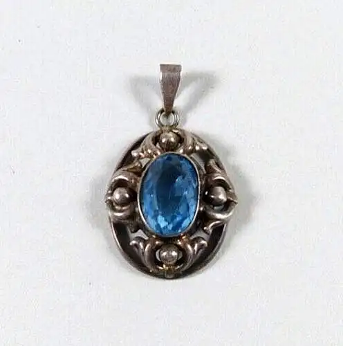Anhänger aus 835 Silber mit blauem Farbstein