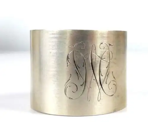 Serviettenring aus 800  Silber sehr massiv mit Gravur Ziermonogramm