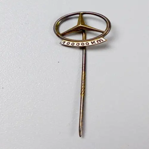 original alte Anstecknadel Mercedes 100000 Kilometer aus 835 Silber (da5931) 