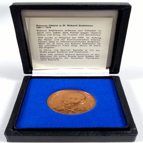 DDR original alte Medaille MfS Oberst Richard Stahlmann in OVP