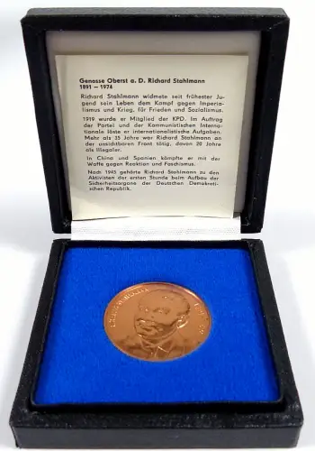 DDR original alte Medaille MfS Oberst Richard Stahlmann in OVP