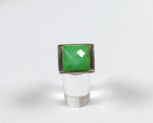 schöner Ring aus 925 Silber mit Jade Größe 57