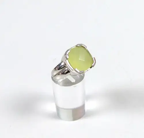 sehr schöner Ring aus 925 Silber mit Jade Größe 57